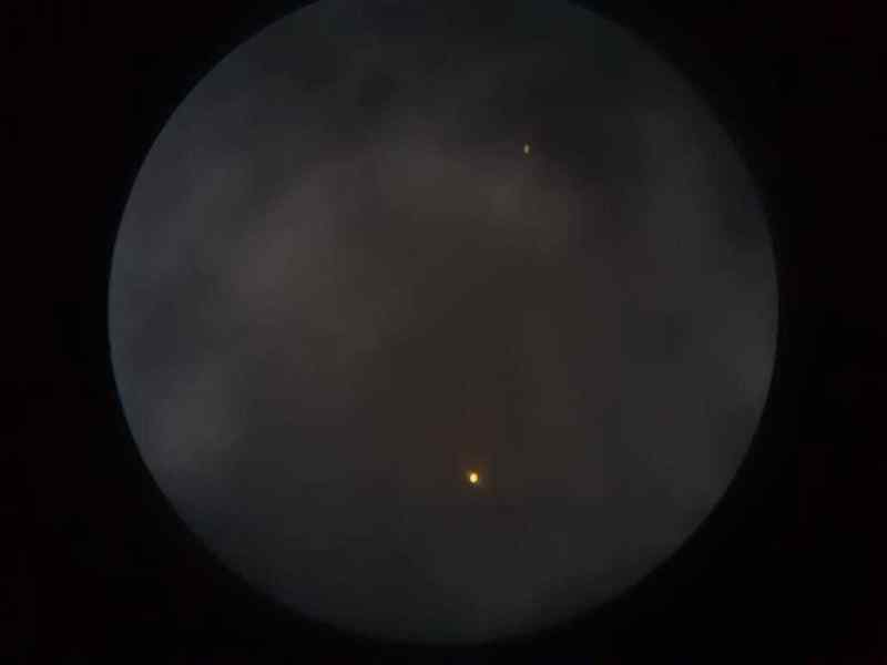 Новосибирец снял на видео сближение Юпитера и Сатурна на фоне Луны