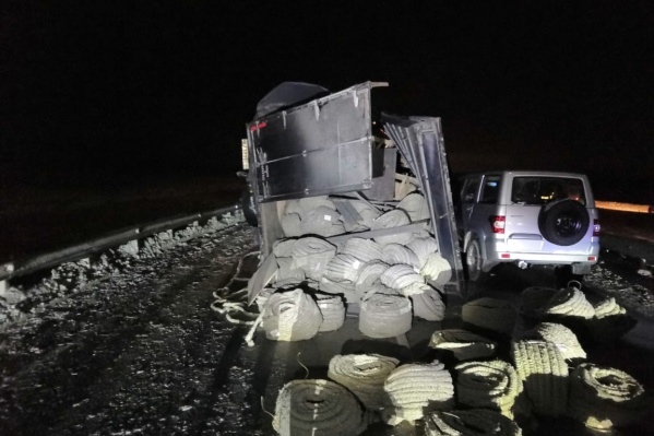 В массовом ДТП на новосибирской трассе с грузовиком и «Инфинити» погиб водитель