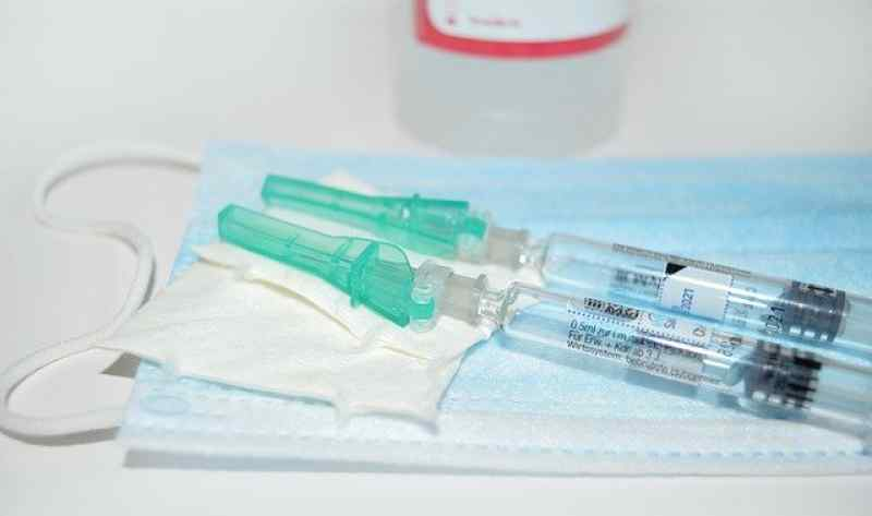 В Новосибирск привезли новые дозы вакцин от COVID-19