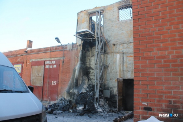 Хозяина гаража, при пожаре в котором погибли 4 человека, посадили под домашний арест