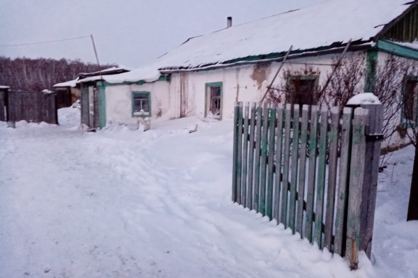 Многодетной семье из Новосибирской области, пострадавшей в пожаре, выделили квартиру