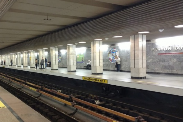 Мужчина умер на станции метро в Новосибирске