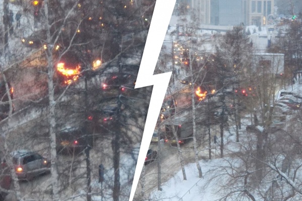 На проспекте Димитрова загорелся «Кадиллак» — очевидцы слышали взрывы