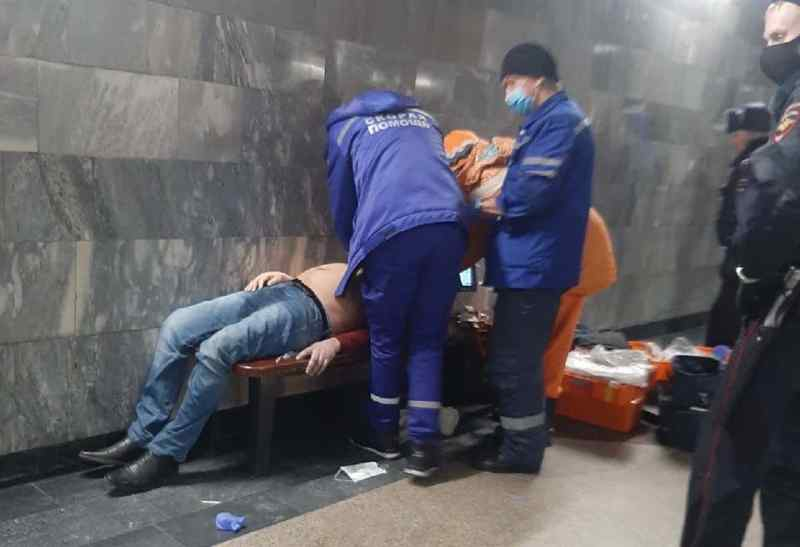 Новосибирец скончался на станции метро «Речной вокзал»