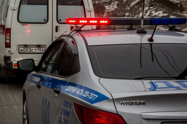 Новосибирский полицейский украл 250 тысяч рублей из сумки женщины, погибшей в ДТП