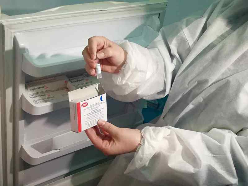 Новосибирскую вакцину от коронавируса признали эффективной на 100%
