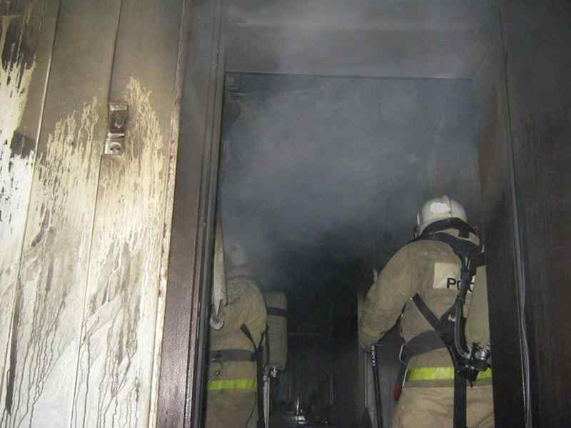 Новый пожар в жилом доме ликвидировали новосибирские огнеборцы
