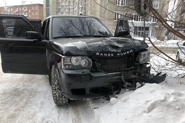 Появились кадры смертельного ДТП с Range Rover в центре Новосибирска
