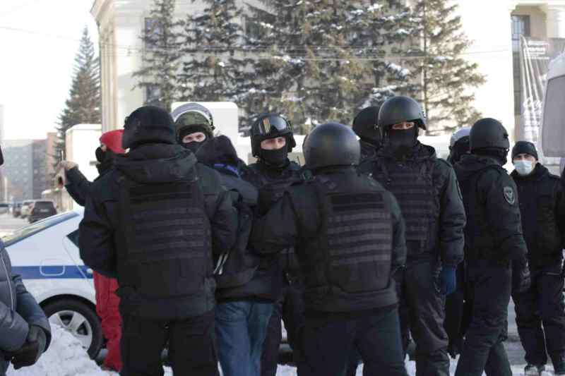 Полиция сообщила об увеличении числа задержанных в Новосибирске