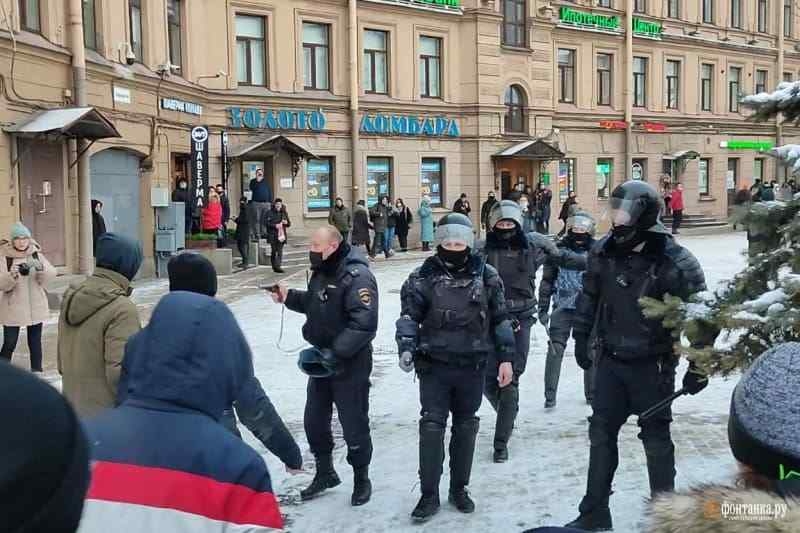 Протестующие сообщили о применении слезоточивого газа в Санкт-Петербурге