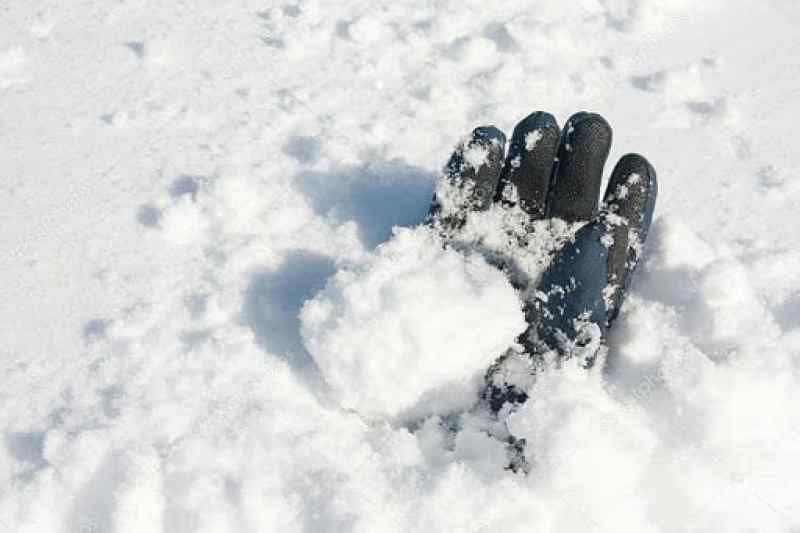 Сибирячка нашла обмороженную девушку в сугробе