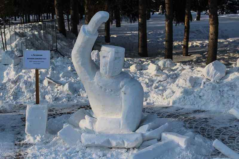 Снежные фигуры в Первомайском сквере разгромлены вандалами