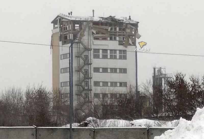 Взрыв уничтожил два этажа здания в Новосибирске