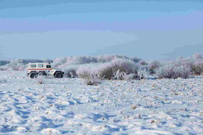 Замерзающего в -40 дальнобойщика спасли с новосибирской трассы