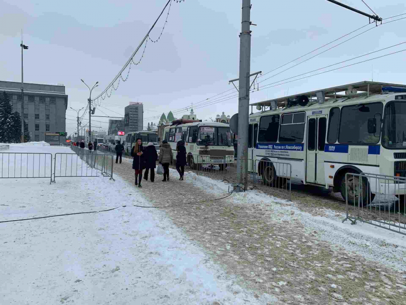 Центр Новосибирска вновь огородили: улицы патрулируют полицейские