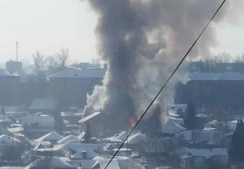 Два частных дома горят в Новосибирске