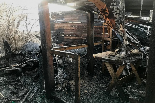 «Еще деньги за дом не отдали»: что известно про семью, у которой в пожаре погибли двое детей