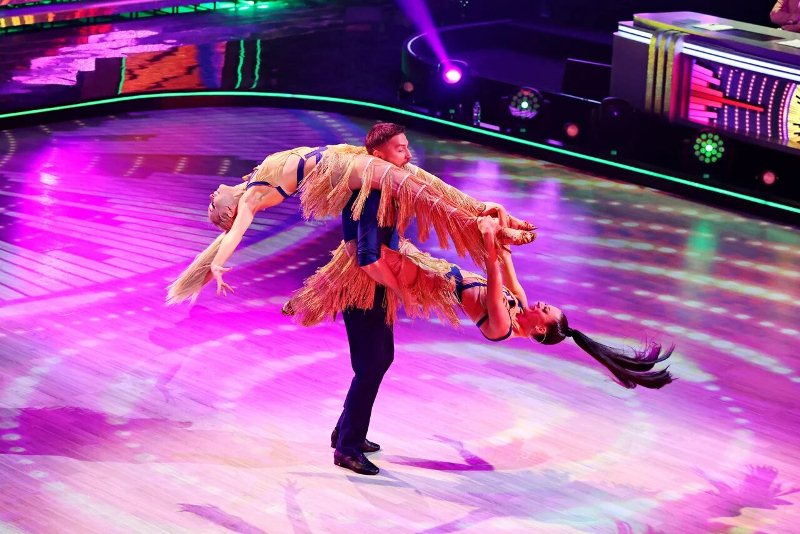 Новосибирец с Затулинки не смог переплясать Лазарева в финале «Танцев со звездами»