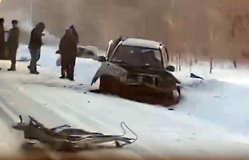 Один погиб, пятеро получили травмы в лобовом столкновении под Новосибирском