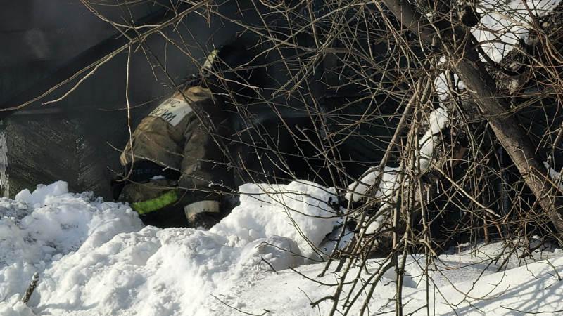 В Дзержинском районе Новосибирска загорелся частный дом — погиб мужчина