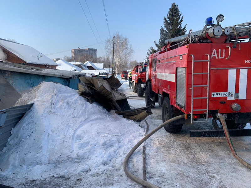 В Кировском районе сгорел частный дом — под рухнувшей крышей погибли двое детей