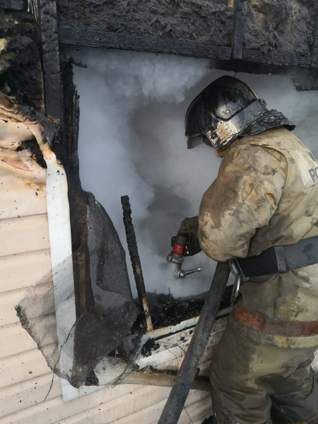 В Новосибирской области сгорел дачный дом — погибли три человека