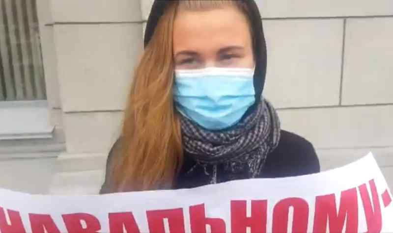 Жительница Новосибирска задержана за пикет возле мэрии