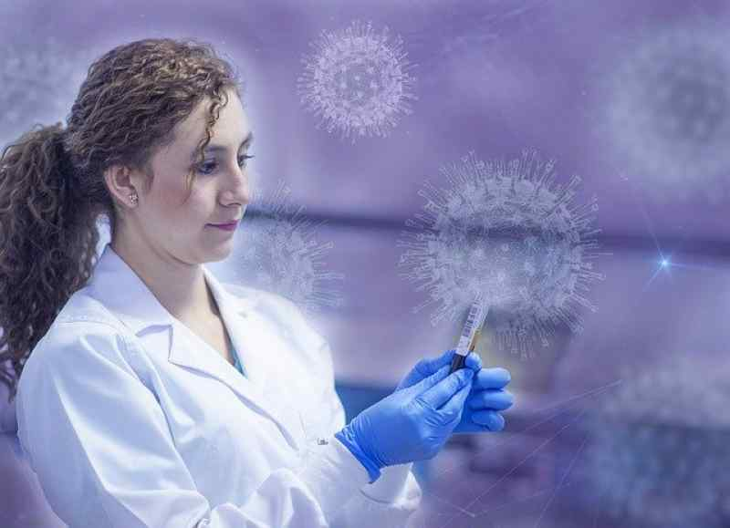 Опрос: большинство россиян считают коронавирус биологическим оружием