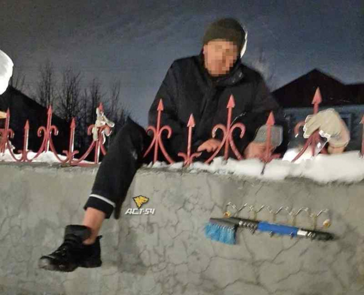 «Орал два часа»: новосибирец напоролся на штырь, пытаясь влезть в чужой дом
