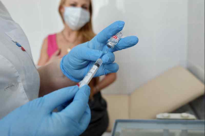 Только 50 тысяч новосибирцев привили от коронавируса в феврале