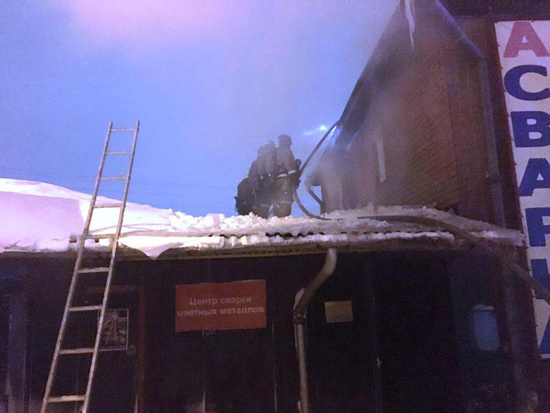 Три человека попали в больницу после пожара в новосибирском хостеле