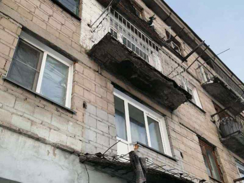 Житель Искитима опубликовал фото разрушающегося общежития