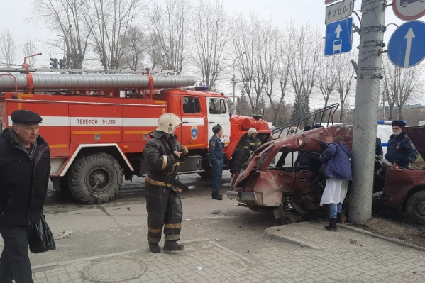 На Станиславского «Хонда» столкнулась с ВАЗом при развороте — в аварии погибли двое