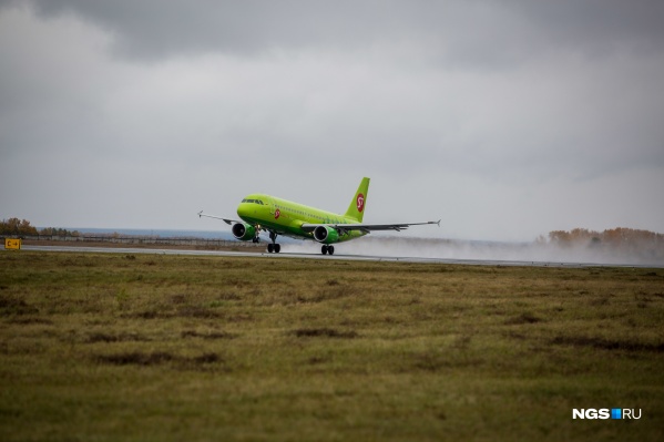 Самолет до Новосибирска приземлился в Братске — пассажирке стало плохо на борту