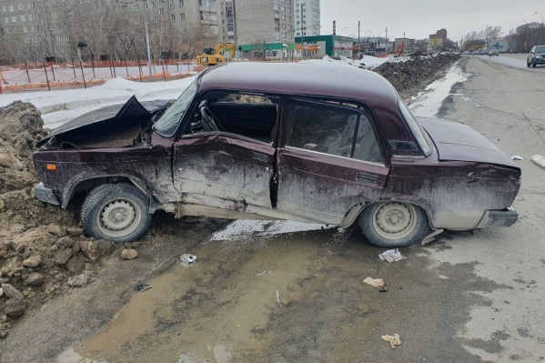 В Новосибирске «семерка» столкнулась с «ГАЗелью» — 80-летний водитель в тяжелом состоянии