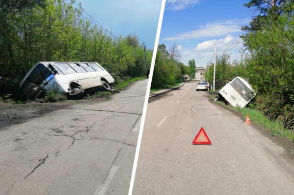 На дорогу под Новосибирском выехали мальчики на самокатах — встречный автобус попал в кювет