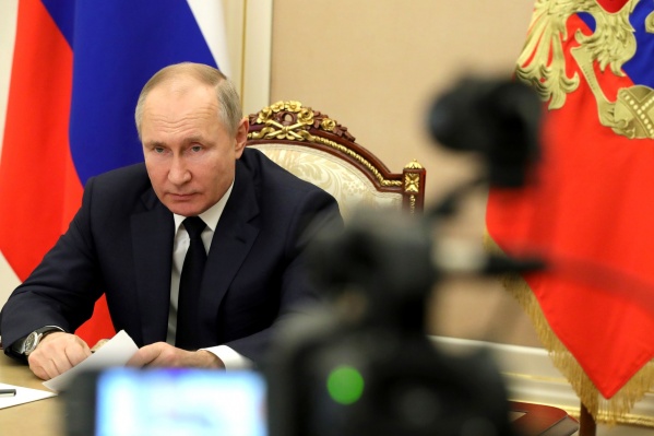 Путин поручил ужесточить правила оборота оружия после инцидента в Казани