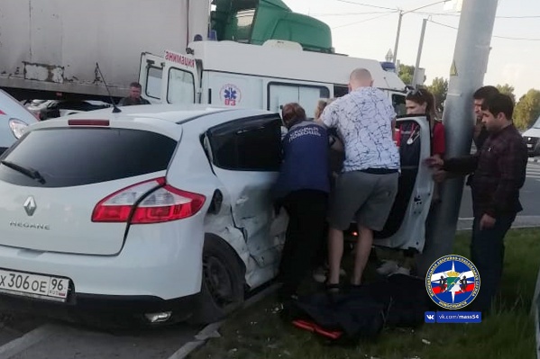 Две иномарки столкнулись в Дзержинском районе — есть пострадавшие