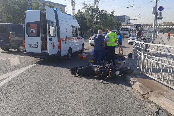 Мотоциклист пострадал в аварии на Красном проспекте