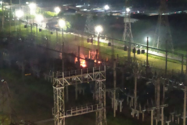 Электрическая подстанция вспыхнула в Кировском районе