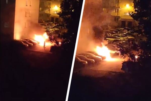 Поздно вечером на Виталия Потылицына сгорел автомобиль — пожар попал на видео