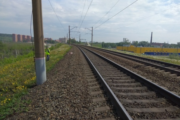 Под Новосибирском поезд насмерть сбил 22-летнего парня