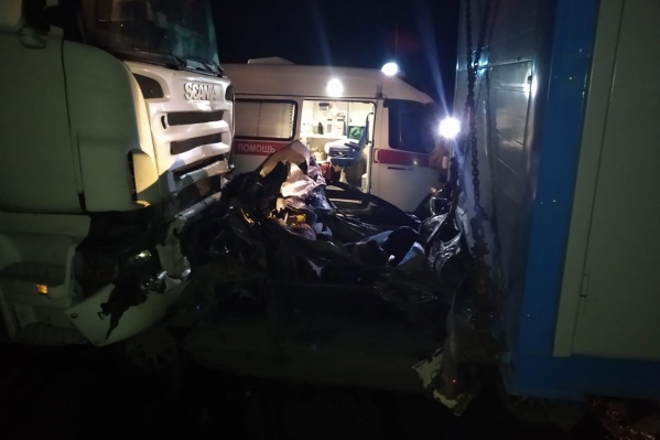 В аварии с грузовиком и легковушкой под Новосибирском погибли четыре мужчины