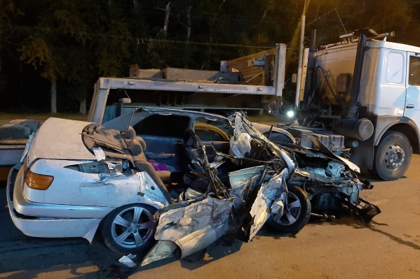 В ночной аварии в Новосибирске погиб 34-летний водитель